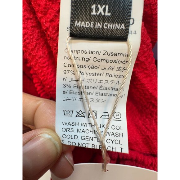 Women's Short Jumpsuit Stretch Size 1XL Red Back Hole Sleeveless - Picture 4 of 10